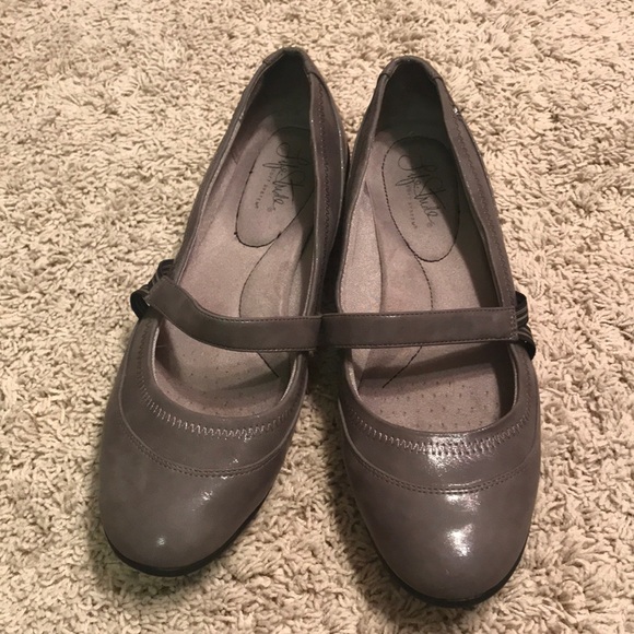 Life Stride Shoes - Life Stride shoes size 9 Life Stride Shoes - Life Stride shoes size 9